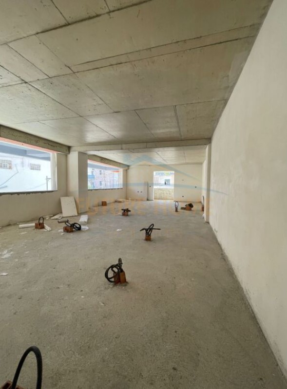 Tirane, shitet apartament 2+1 Kati 1, 105 m² 144.000 € (Rruga 5 Maji, Tiranë AREA44860)
