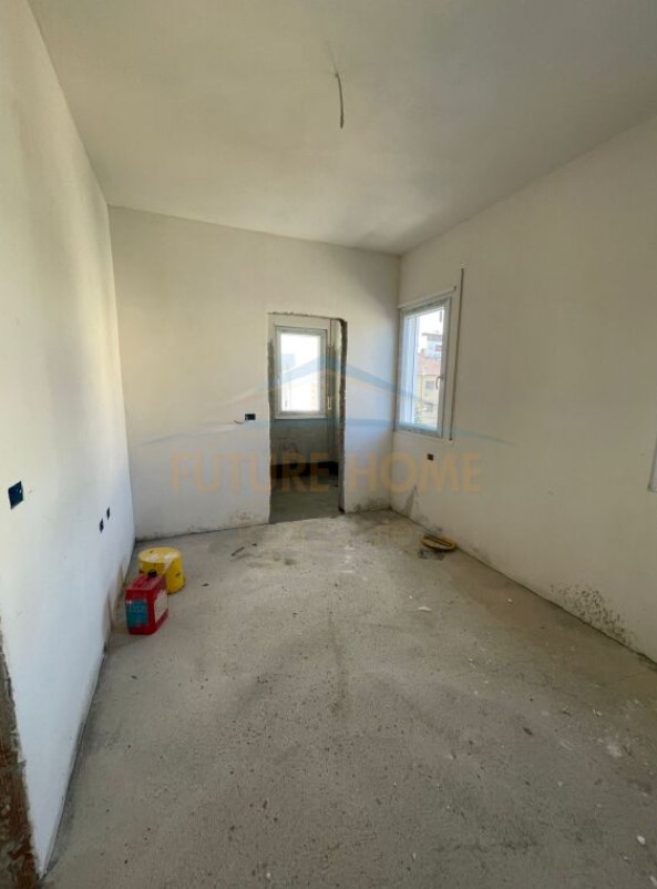 Tirane, shitet apartament 2+1 Kati 1, 114 m² 161.000 € (Rruga 5 Maji, Tiranë AREA44861)