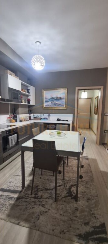 Tirane, jepet me qera apartament 2+1 Kati 8, 80 m² 550 € (Unaza e Re, Tiranë. AREA45580)