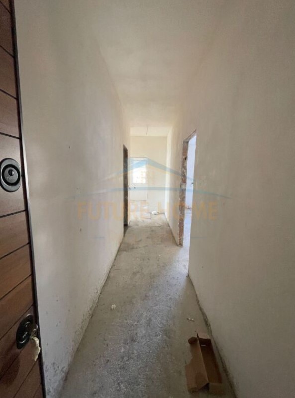 Tirane, shitet apartament 2+1 Kati 1, 114 m² 161.000 € (Rruga 5 Maji, Tiranë AREA44861)