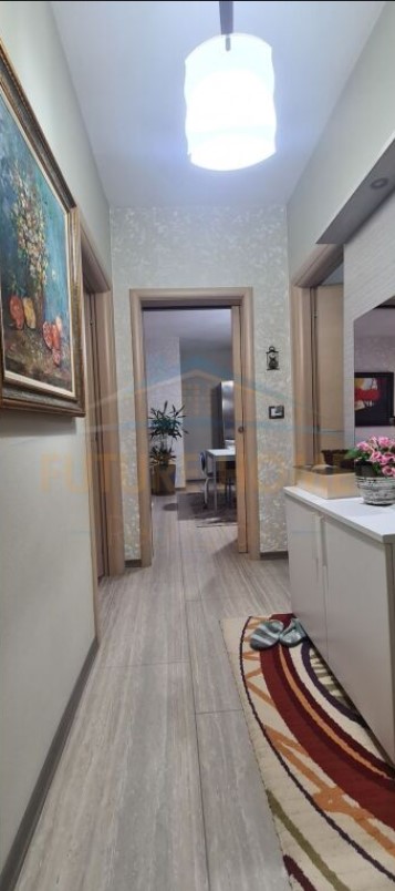 Tirane, jepet me qera apartament 2+1 Kati 8, 80 m² 550 € (Unaza e Re, Tiranë. AREA45580)