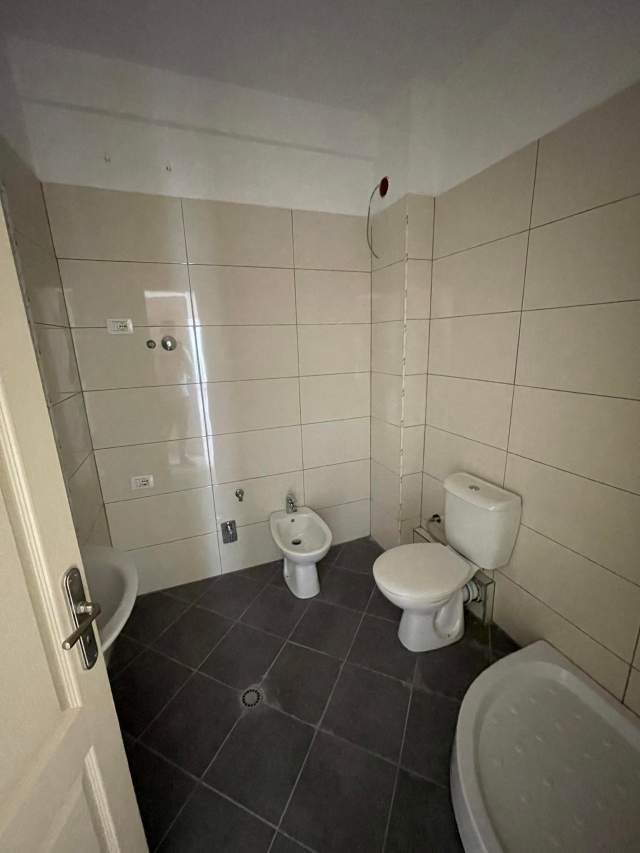Tirane, shitet apartament 2+1+BLK Kati 3, 83 m² 106.000 Euro (Rruga Haxhi Sina)