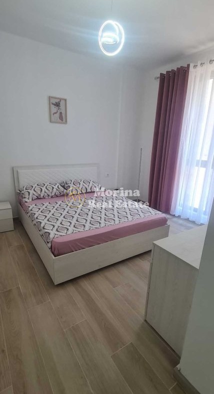 Tirane, jepet me qera apartament 1+1+Ballkon Kati 4, 103 m² 700 € (Xhamlliku)