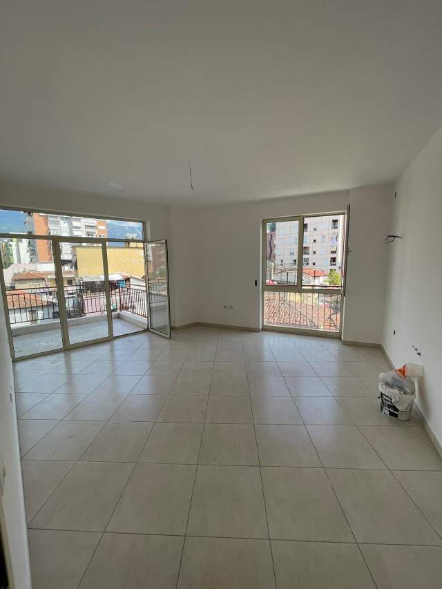 Tirane, shitet apartament 2+1+BLK Kati 3, 83 m² 106.000 Euro (Rruga Haxhi Sina)