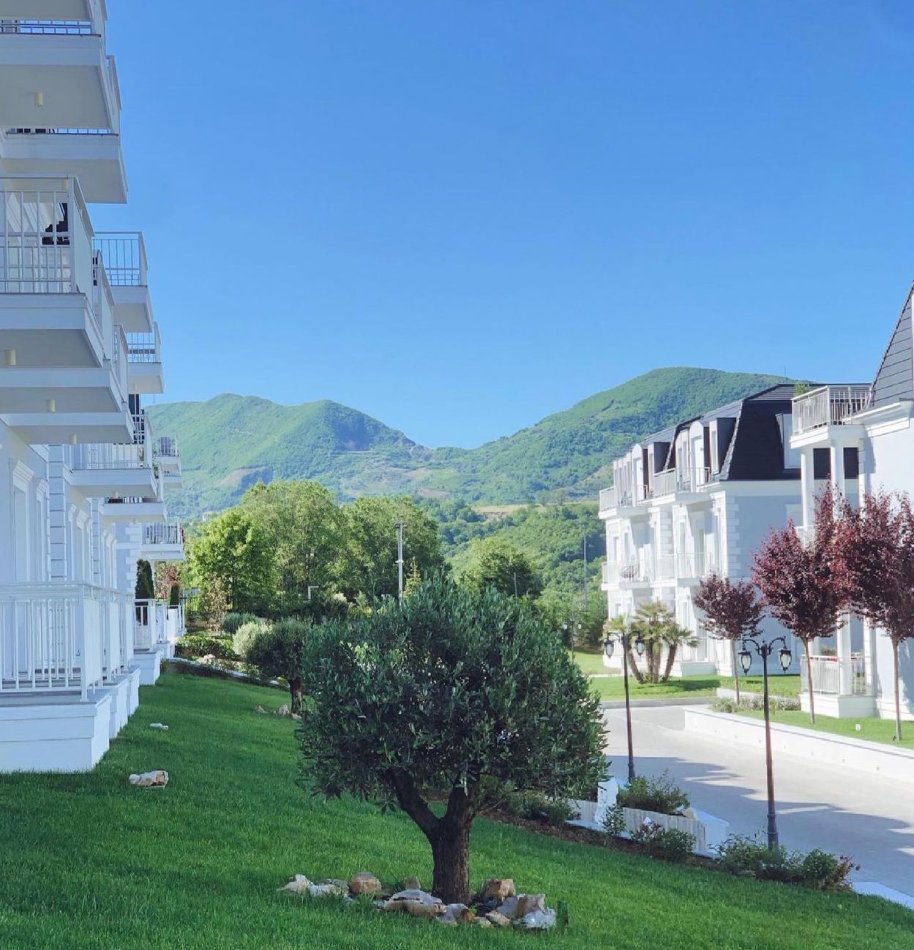 Tirane, shitet apartament 2+1+Ballkon Kati 1, 93 m² (Rruga Rezervat e Shtetit, prane TEG)