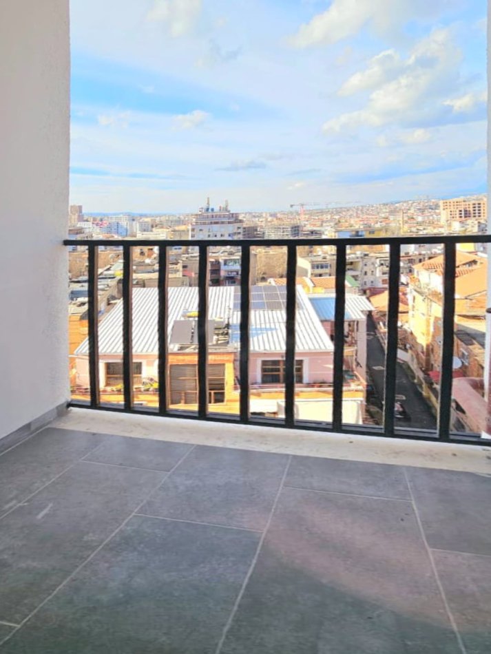 Shitet: 3+1+2wc, Akull i Ri ( Selvia - Shk. Siri Kodra ) 216,000 Euro - k8, Ndertim i Ri - Ap Totalisht i Investuar: PARKET & Kondicioner