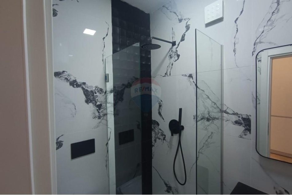 Tirane, jepet me qera apartament 1+1 Kati 5, 55 m² 600 € (Rruga e Dibres)