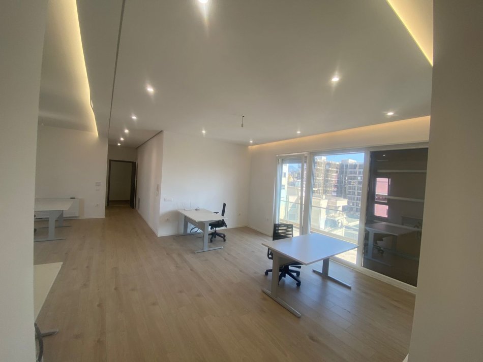 Tirane, jepet me qera zyre Kati 9, 140 m² 1.300 € (Selvia)