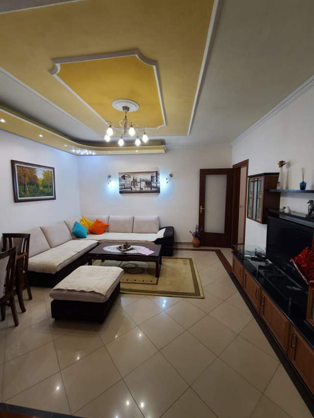 Tirane, jepet me qera apartament 2+1+BLK Kati 4, 75 m² 450 Euro (Shkolla e Baletit)
