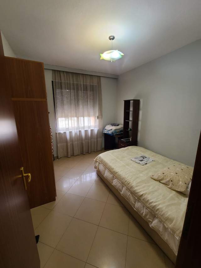 Tirane, jepet me qera apartament 2+1+BLK Kati 4, 75 m² 450 Euro (Shkolla e Baletit)