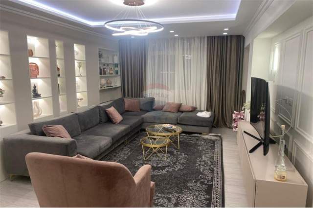 Tirane, jepet me qera apartament 3+1 137 m² 2.000 Euro (Sheshi Willson)
