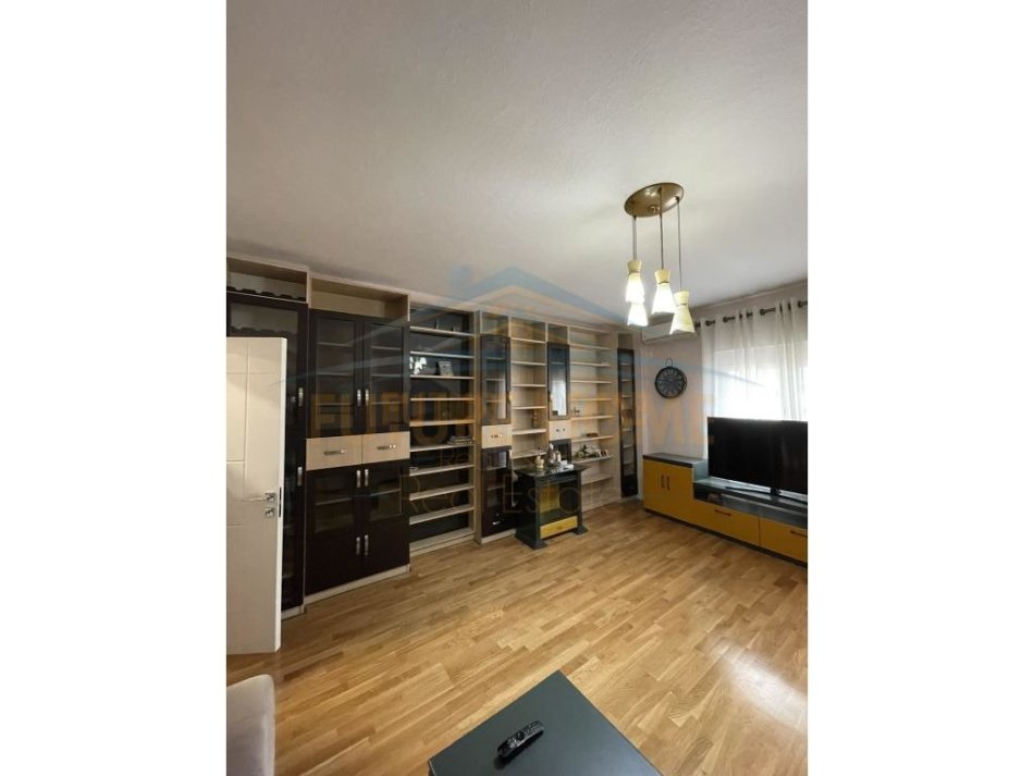 0683487469  Tirane, shitet apartament 3+1+Aneks+Ballkon Kati 6, 150 m² 400.000 € (Tek SHALLVARET)
