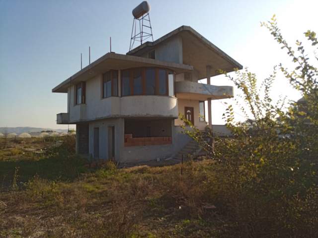 Lushnje, shes ambjent biznesi 1.500 m² 90.000 Euro (krutje,Zhym)