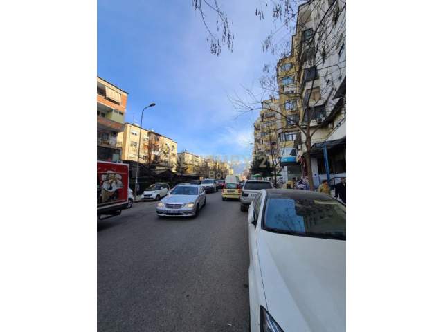 Tirane, shitet ambjent biznesi Kati 0, 42 m² 57.000 Euro (Tregu Elektrik)
