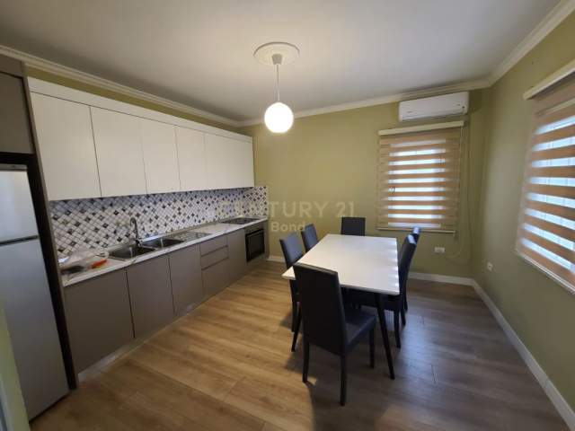 Tirane, shitet Vile 2 Katshe Kati 1, 250 m² 230.000 Euro (Sauk i Ri)