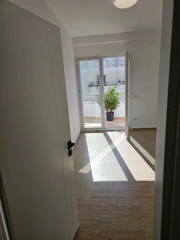 Tirane, shitet apartament 3+1+Ballkon, Kati 7, 166 m² 199,200 € (Grand Gallery)