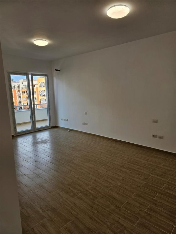 Tirane, shitet apartament 3+1+Ballkon, Kati 7, 166 m² 199,200 € (Grand Gallery)