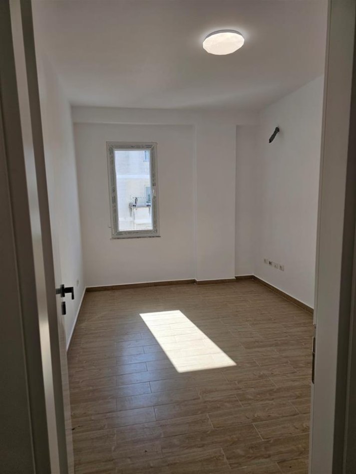 Tirane, shitet apartament 3+1+Ballkon, Kati 7, 166 m² 199,200 € (Grand Gallery)