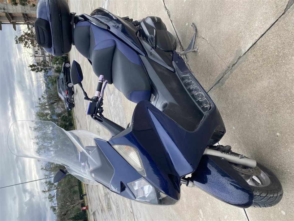 Tirane, shitet Scooter skuter honda silverwing , blu 68 mije viti 01  km 2.700 €
