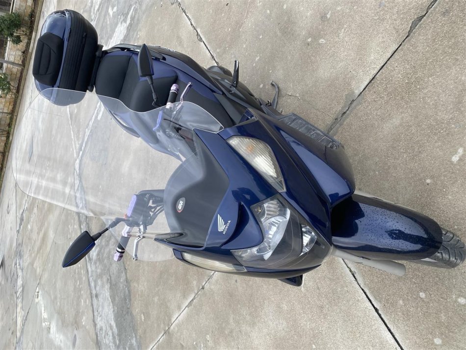 Tirane, shitet Scooter skuter honda silverwing , blu 68 mije viti 01  km 2.700 €
