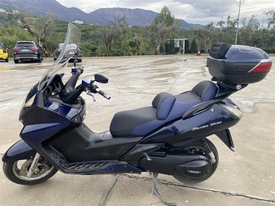 Tirane, shitet Scooter skuter honda silverwing , blu 68 mije viti 01  km 2.700 €