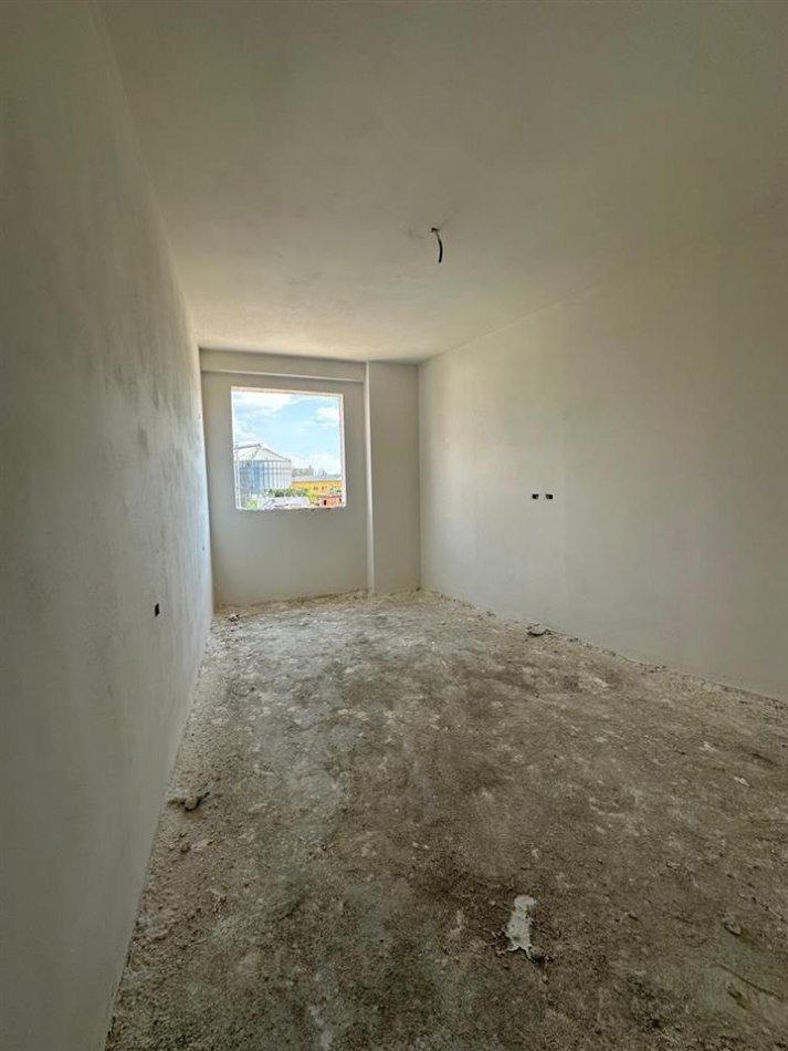 Tirane, shitet apartament 1+1+Ballkon Kati 8, 78 m² 86.690 € (Yzberisht)