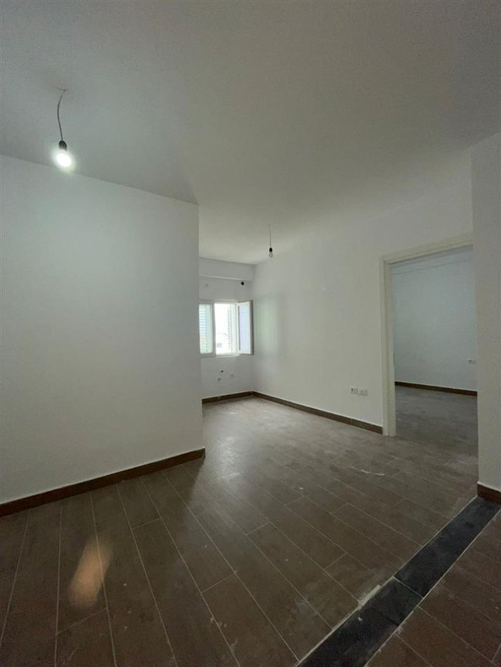 Tirane, shitet apartament 1+1+Ballkon Kati 4, 51 m² 78.000 € (Selite)