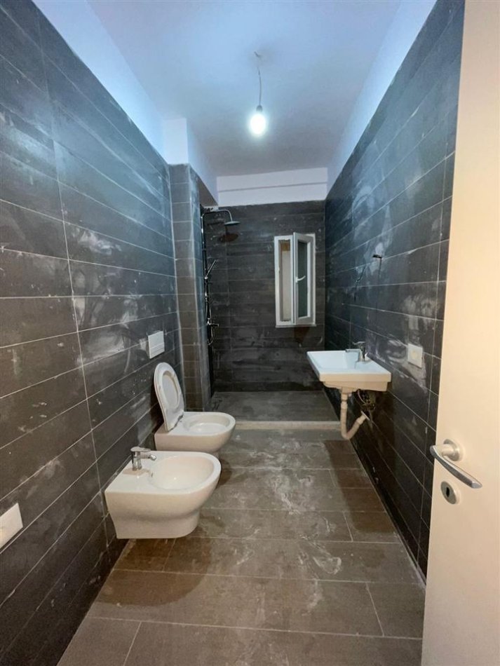 Tirane, shitet apartament 1+1+Ballkon Kati 4, 51 m² 78.000 € (Selite)