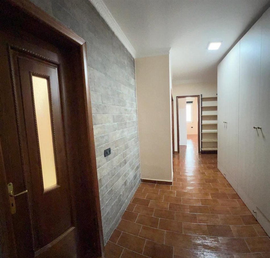 Tirane, shitet apartament 1+1 Kati 8, 87 m² 113.000 € (Yzberisht)