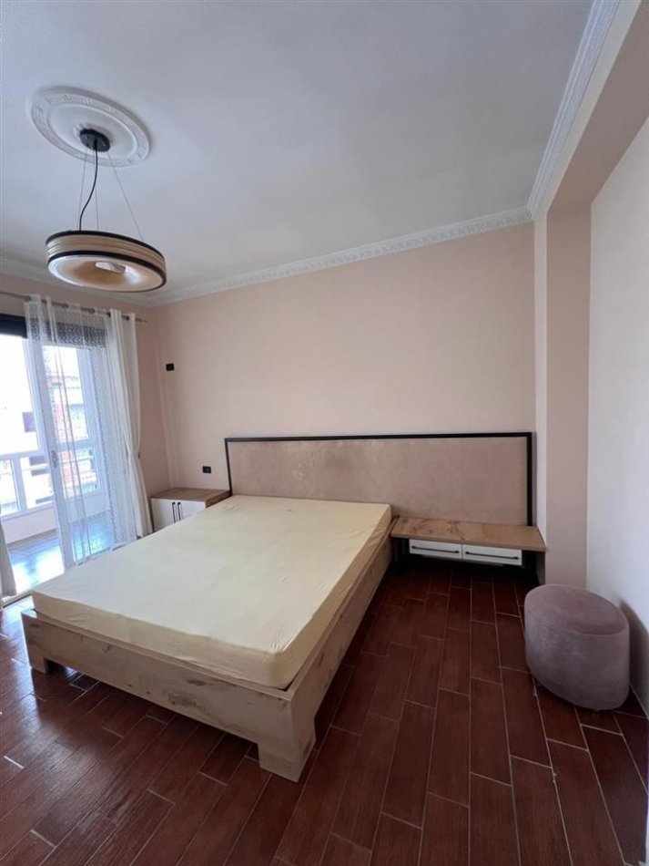 Tirane, shitet apartament 1+1 Kati 8, 87 m² 113.000 € (Yzberisht)