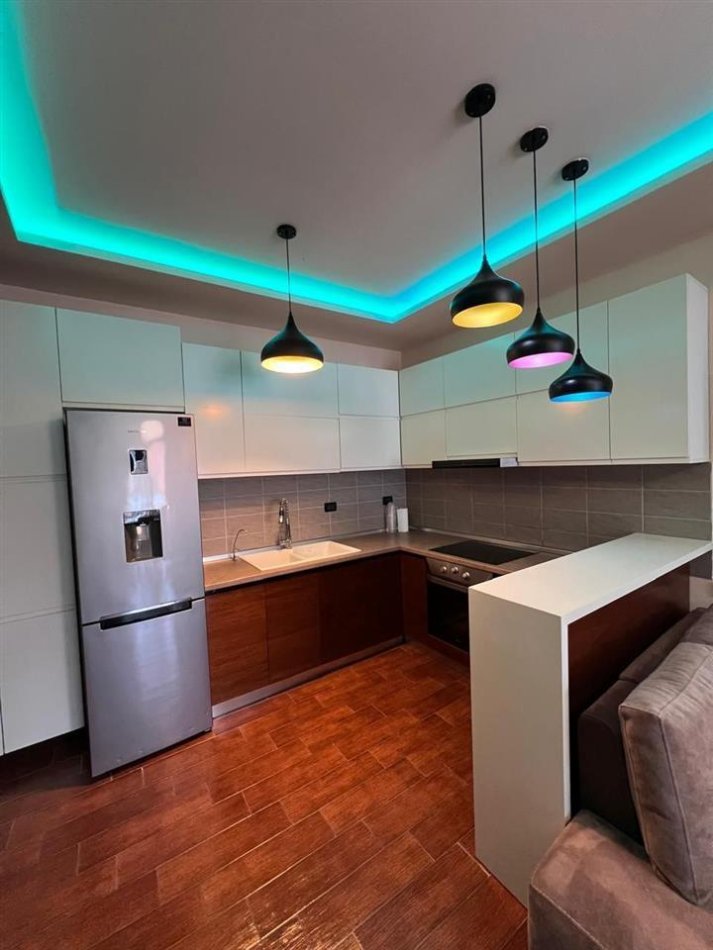 Tirane, shitet apartament 1+1 Kati 8, 87 m² 113.000 € (Yzberisht)