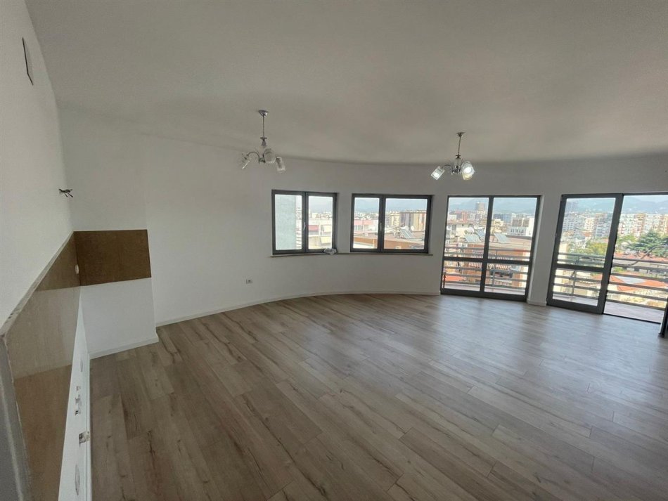 Tirane, shitet apartament 1+1+Ballkon Kati 7, 76 m² 147.000 € (Zogu i Zi)