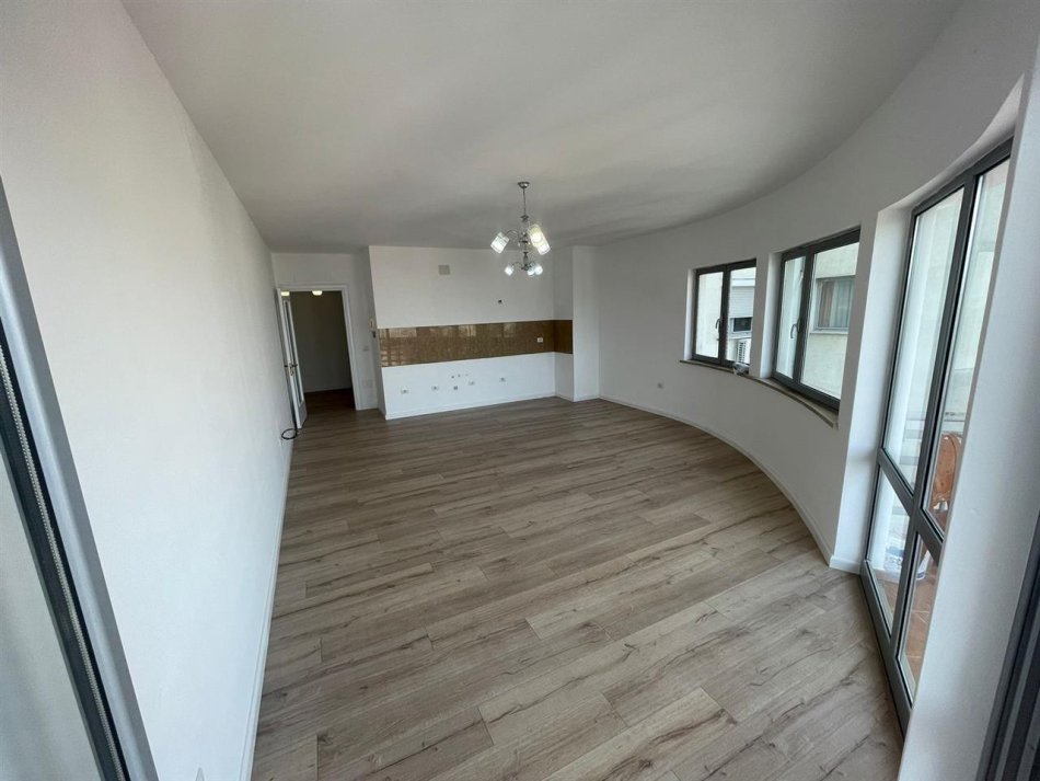 Tirane, shitet apartament 1+1+Ballkon Kati 7, 76 m² 147.000 € (Zogu i Zi)