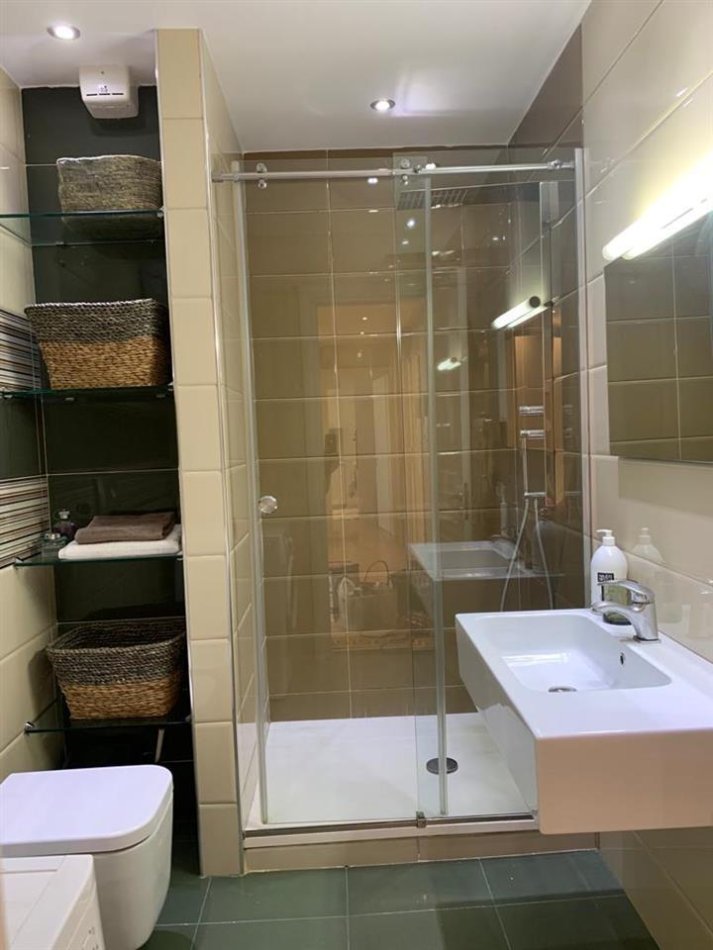 Tirane, shes apartament 2+1+Ballkon Kati 3, 95 m² 200.000 € (Rruga Liqeni i Thate)