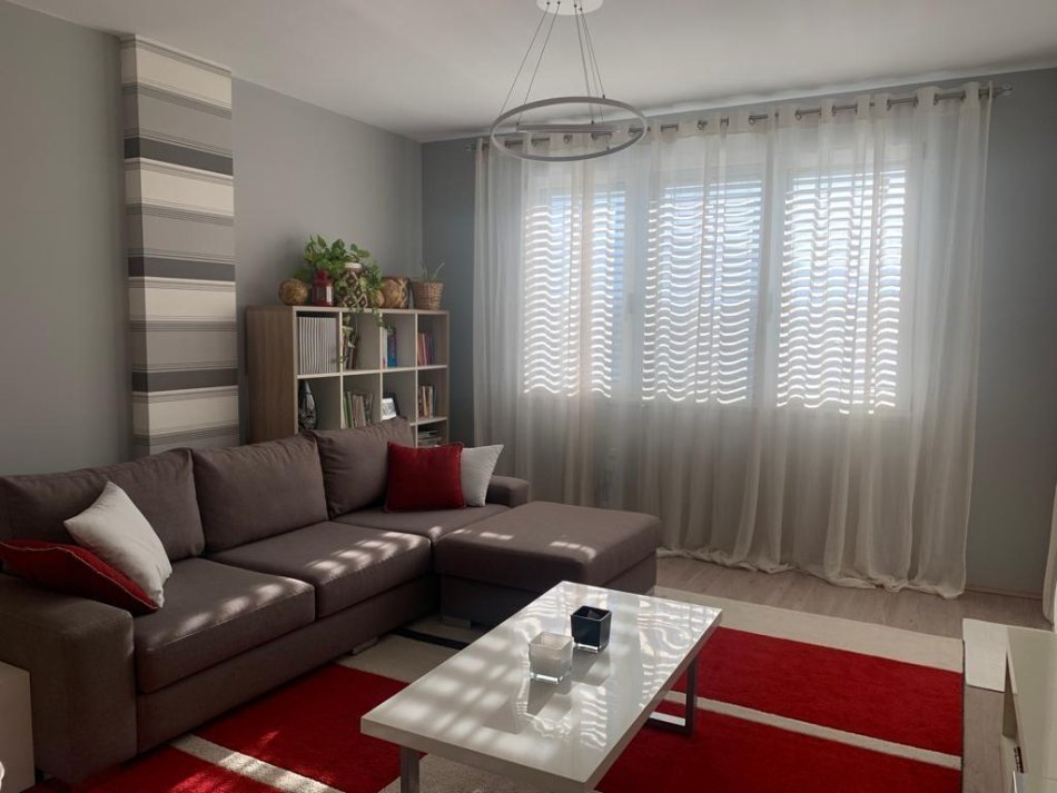 Tirane, shes apartament 2+1+Ballkon Kati 3, 95 m² 200.000 € (Rruga Liqeni i Thate)