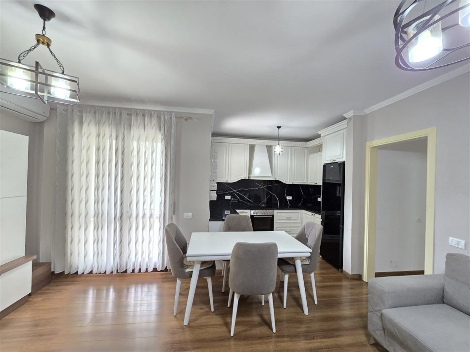 Tirane, shitet apartament 2+1 Kati 4, 104 m² 190.000 € (Kopshti Botanik)