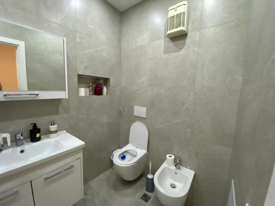 Tirane, shitet apartament 2+1 Kati 5, 136 m² 320.000 € (Komuna e Parisit)