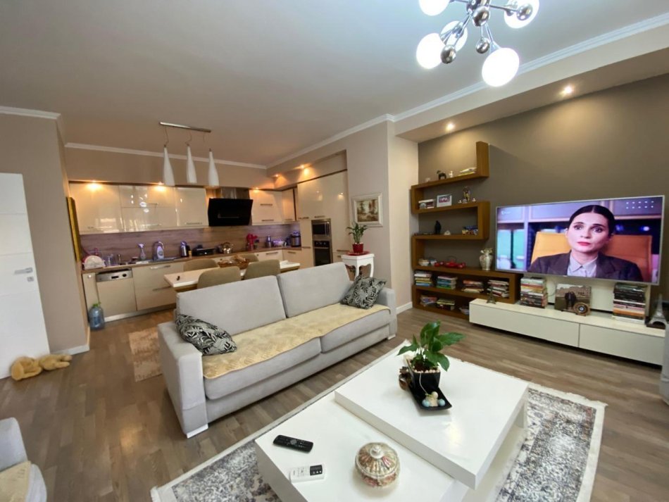Tirane, shitet apartament 2+1 Kati 5, 136 m² 320.000 € (Komuna e Parisit)