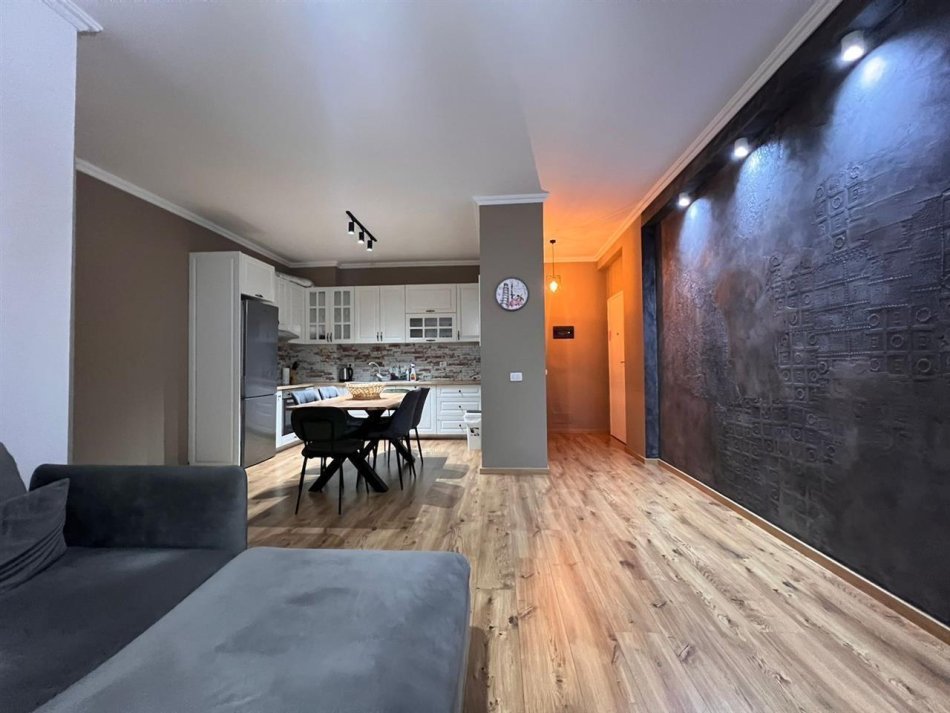 Tirane, shitet apartament 2+1 Kati 3, 108 m² 225.000 € (Kopshti Botanik)