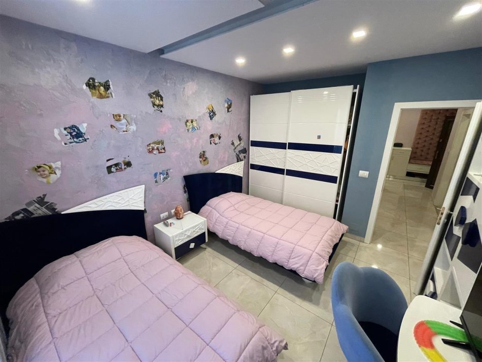 Tirane, shitet apartament 2+1 Kati 3, 115 m² 220.000 € (Liqeni Thate)