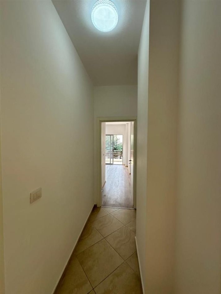 Tirane, shitet apartament 2+1 Kati 3, 160 m² 120.000 € (Fresk)
