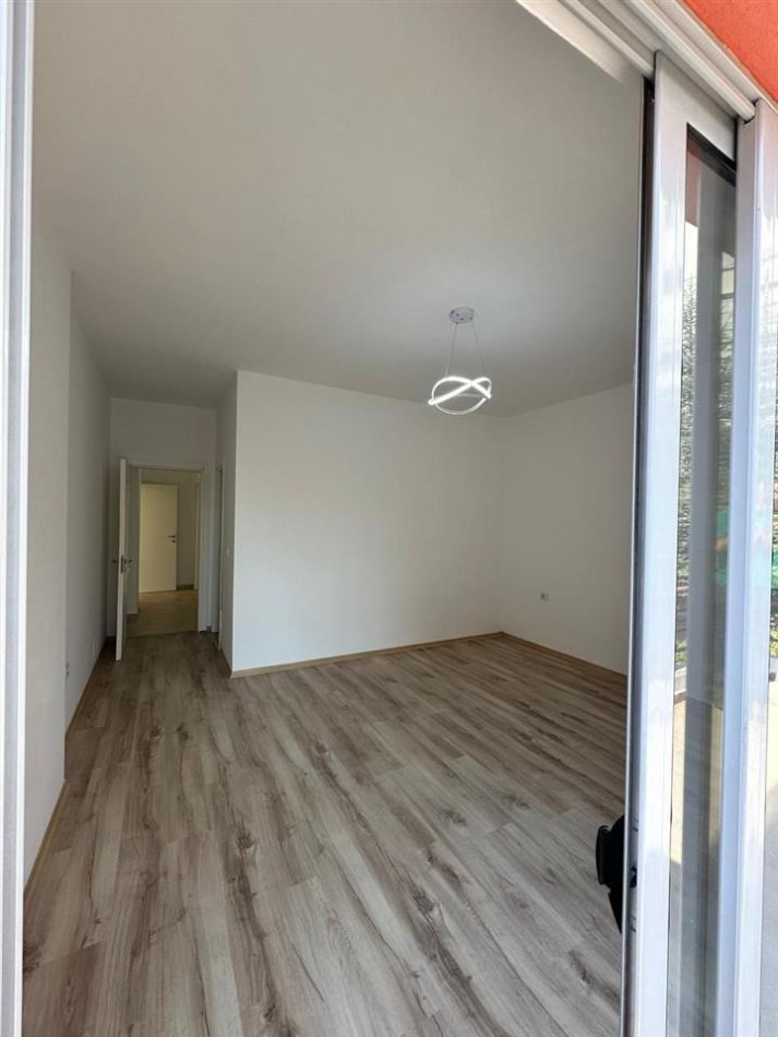 Tirane, shitet apartament 2+1 Kati 3, 160 m² 120.000 € (Fresk)
