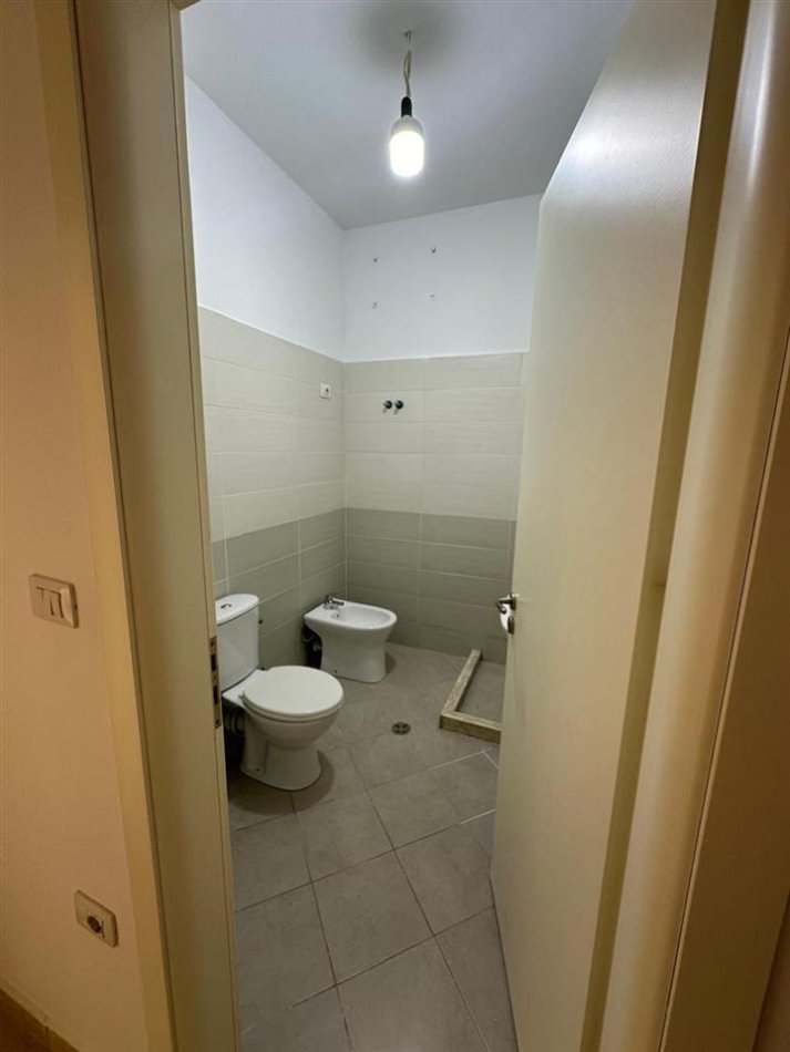 Tirane, shitet apartament 2+1 Kati 3, 160 m² 120.000 € (Fresk)