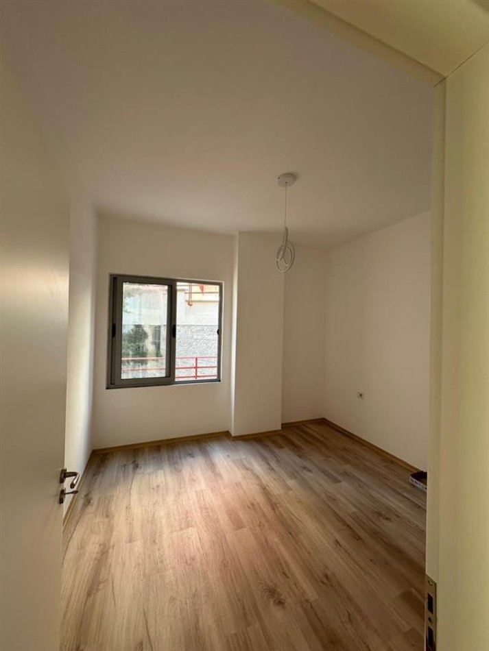 Tirane, shitet apartament 2+1 Kati 3, 160 m² 120.000 € (Fresk)