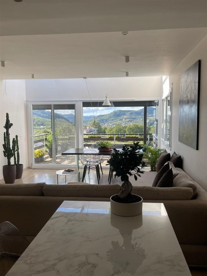 Tirane, shitet apartament 2+1+Aneks+Ballkon Kati 2, 130 m² (lunder)
