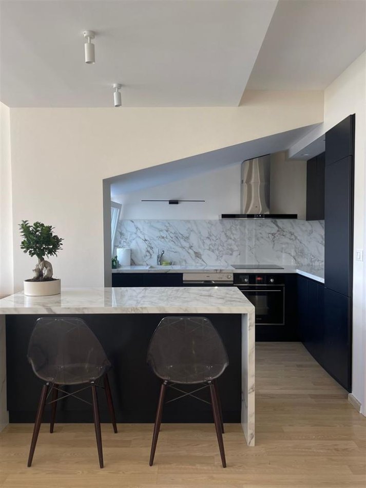 Tirane, shitet apartament 2+1+Aneks+Ballkon Kati 2, 130 m² (lunder)