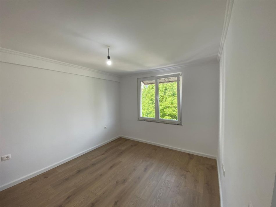 Tirane, shitet apartament 2+1+Ballkon Kati 2, 74 m² 160,000 € (Blv. Gjergj Fishta)