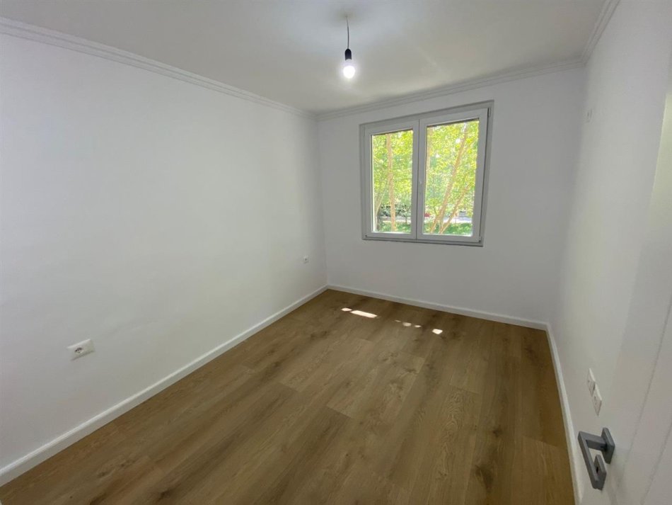 Tirane, shitet apartament 2+1+Ballkon Kati 2, 74 m² 160,000 € (Blv. Gjergj Fishta)