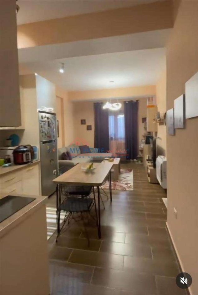 Tirane, shitet apartament 2+1 Kati 2, 