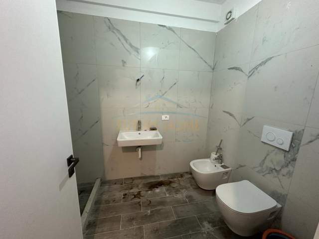 Tirane, shitet apartament 2+1+BLK Kati 3, 175.000 Euro (Selite)